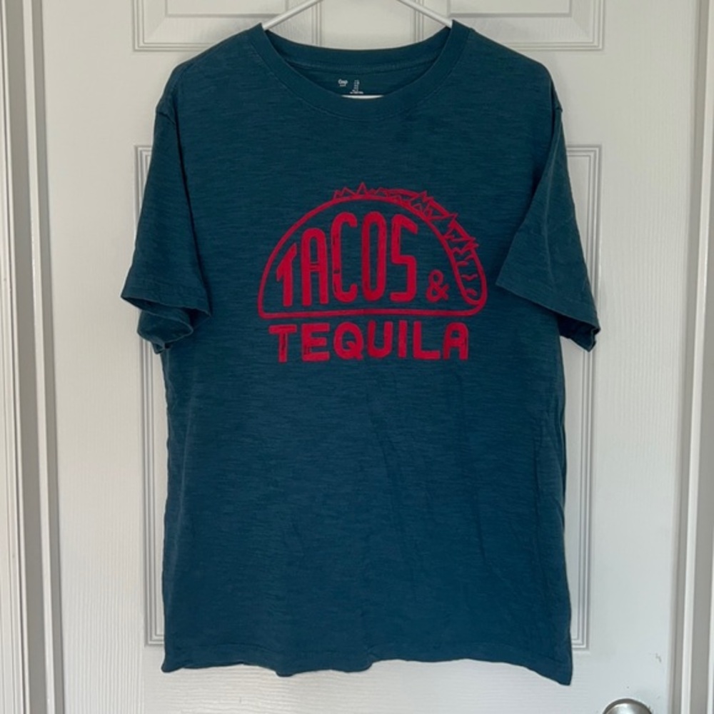 Gap men’s denim blue&red shirt sleeve teeshirt